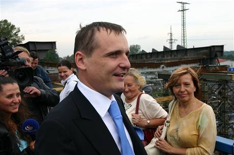 Ministr dopravy Vt Brta v Bohumn (27. srpna 2010)