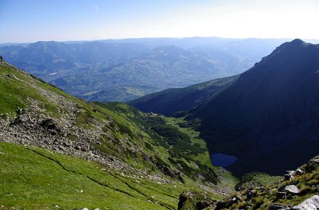 Rumunsko, Rodna. Vstup na nejvy vrch Pietroul (2303 m) z Bory kolem meteorologick stanice