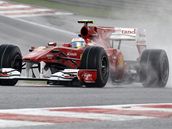 Fernando Alonso na trati detivho ptenho trninku Velk ceny Belgie.