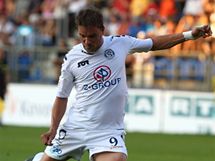 NEMLIL SE. Petr vancara ze Slovcka promuje pokutov kop v zpase s stm nad Labem.