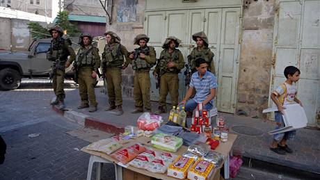 Hlídka izraelských voják v Hebronu