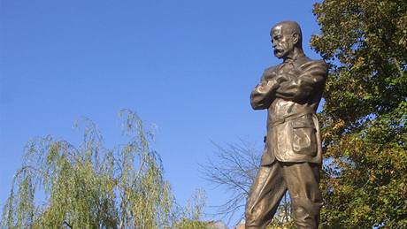 Odhalení sochy T. G. Masaryka v Jaromi.(28.íjna 2003)