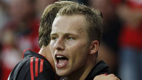 GÓL Michal Kadlec z Leverkusenu se raduje poté, co vstřelil branku. GÓL Michal Kadlec z Leverkusenu se raduje poté, co vstřelil branku.