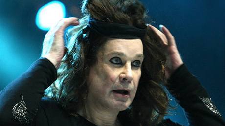 Ozzy Osbourne má jméno vytetované na kloubech.