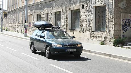 Hotel Palace bojoval o peití,ale nakonec prohrál. Ránu mu zasadily v roce 2002 povodn.