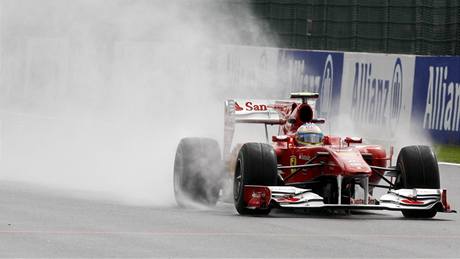 Fernando Alonso z Ferrari bhem tréninku na VC Belgie.