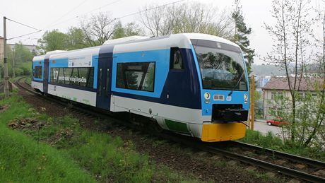 Souprava vlaku RegioShuttle zpsobila hned první den na eských kolejích...