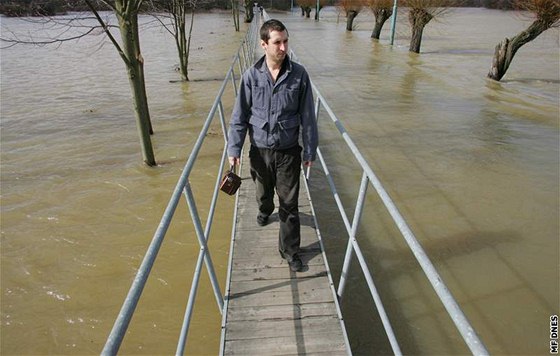 Místo neustálého sledování vody pímo u eky te lidem ve tech obcích na Prostjovsku pomohou automatická idla nebo bezdrátový rozhlas. Ilustraní foto