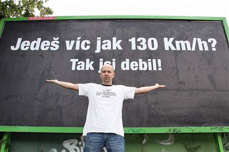 Karel Hynek a jeho vchovn billboard v praskm Podol