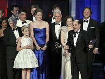 Producent Matthew Weiner s tmem serilu Mad Men pi udlen cen Emmy (29. sprna 2010)