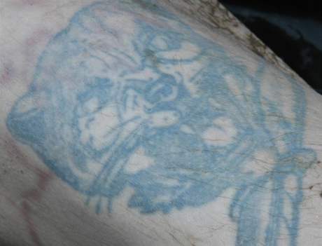 Tetování neznáho mue, jeho mrtvolu nali v ece v Plzni