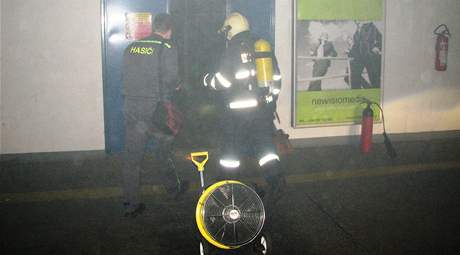 Brnntí hasii likvidovali poár v podzemí centra IBC