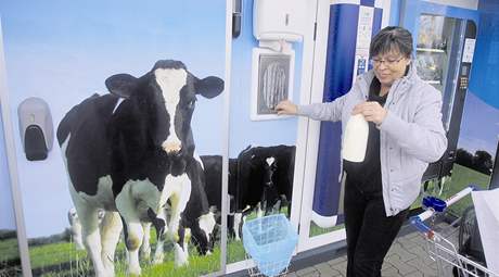 První automat na mléko v jihoeském kraji zaal fungovat ped budjovickým Teskem. 