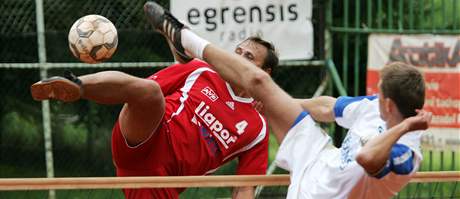 Karlovartí nohejbalisté sice v semifinále extraligy podlehli Modicím, ale nakonec vybojovali alespo bronz.