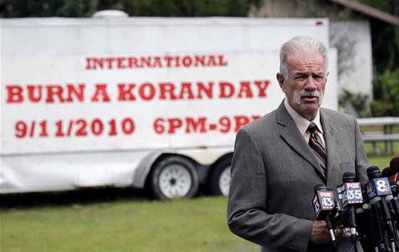 Pastor floridské církve Dove World Terry Jones