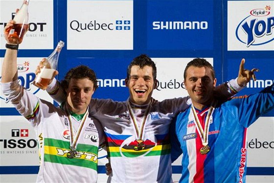 Na MS horských kol v kanadském Mont-Sainte-Anne  Tomá Slavík vyhrál závod ve fourcrossu a Michal Prokop získal bronzovou medaili.