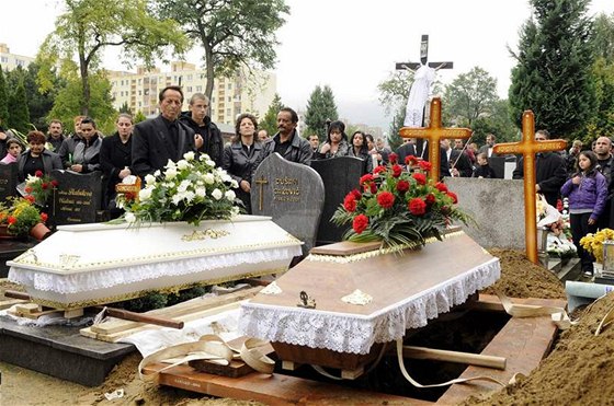Píbuzní pohbívali v Bratislav obti íleného stelce (8. záí 2010)
