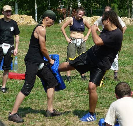 Krav Maga Antiterror kemp. Trnink kop vedl instruktor Michal Otipka.