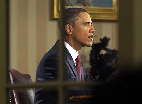 Barack Obama za okny Ovln pracovny v Blm dom