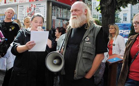 Prolux podle protestujcch po klientech vymh provize i za cenu exekuc tak v ppad, kdy lid uskuten prodej nemovitosti pes jinou kancel nebo ji prodaj sami