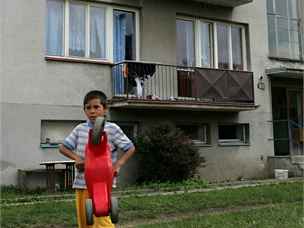 Vytváení dalích byt pro Romy v Uhelné vnáí mezi meninu a ostatní obyvatele spory. Jedni mluví o vytváení ghetta, druzí o rasismu.