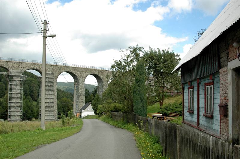 Krytofovo údolí. Novinský viadukt prochází rekonstrukcí