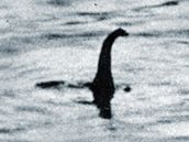 dajn pera Nessie vyfocen v Loch Ness, druhm nejvtm jezeru ve Skotsku. (duben 1934)