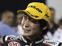 oja Tomizawa se raduje z vtzstv ve Velk cen Kataru. Snmek je z 11. kvtna, 5. z japonsk motocyklov zvodnk podlehl zrannm z havrii pi Velk cen San Marina.