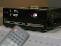 Epson EH-DM3 - kompletn a snadno zapojiteln een pro domc kino, postrd ovem Blu-Ray (lze pipojit)