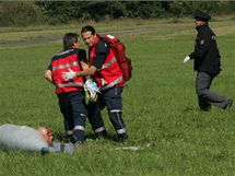 Cvien simulujc nehodu letadla se na olomouckm letiti v Needn zastnilo pes dv sta zchran, hasi i policist.