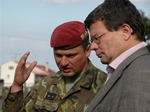 Ministr obrany Alexandr Vondra na nvtv brigdy rychlho nasazen v atci.