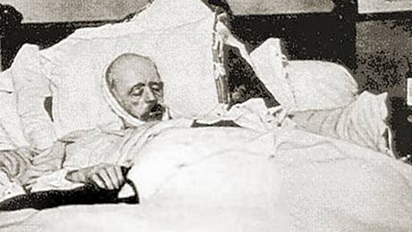 Otto von Bismarck na smrteln posteli. (31. ervence 1898)
