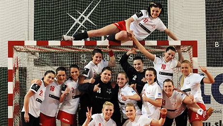 Hráčky DHC Slavia Praha, mistra České republiky ze sezony 2009/10 Hráčky DHC Slavia Praha, mistra České republiky ze sezony 2009/10