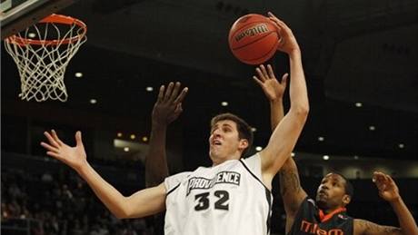 Randall Hanke v dresu Providence Friars