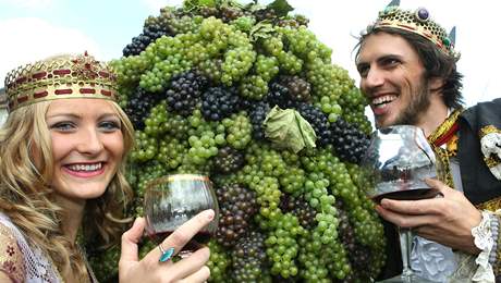 Takto vypadalo ernosecké vinobraní loni. Letos se bude konat jen malá oslava.