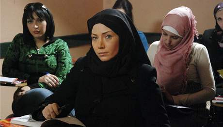 Syrská hereka Sulafa MIma v hlavní roli seriálu Má malakat ajmanukum.