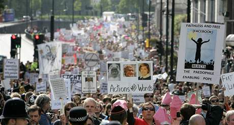V Britnii proti nvtv papee Benedikta XVI. protestovaly tisce lid (18. z 2010)