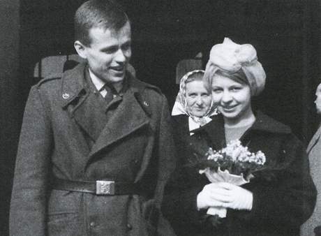 Vclav Hrab se en s ptelkyn Olgou, nor 1962