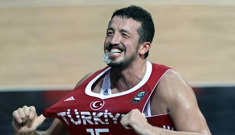 Hedo Turkoglu z Turecka slav postup do finle MS basketbalist