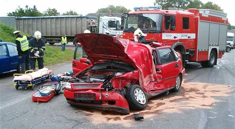 Smrtelná sráka kamionu a osobního auta v Litomyli