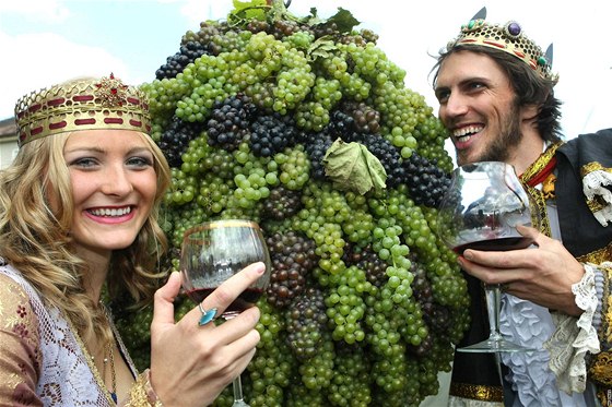 Takto vypadalo ernosecké vinobraní loni. Letos se bude konat jen malá oslava.