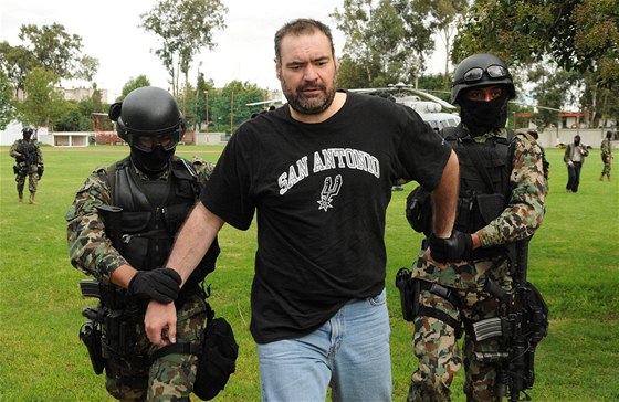 Mexití vojáci dopadli drogového mafiána Villarreala (12. záí 2010)