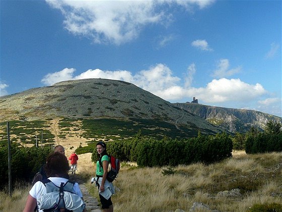 Stráci parku budou umt poradit turistm v Krkonoích esky i polsky. Ilustraní foto