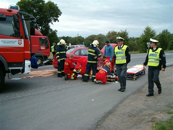 Zdravotníci, policisté a hasii vyjídj k nehodám na ptaticítce asto. Ilustraní foto.