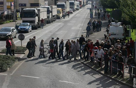 Lidé protestovali proti obchvatu Náchoda i blokádou dopravy.