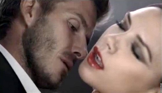 Beckhamovi natoili havou reklamu na svj nový parfém