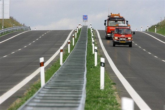 Silnice mezi Miroticemi a Tebkovem bude od pátku otevená pro vechny motoristy.