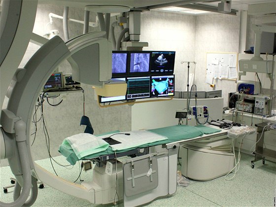 Nový operaní robot zaal slouit v eskobudjovické nemocnici