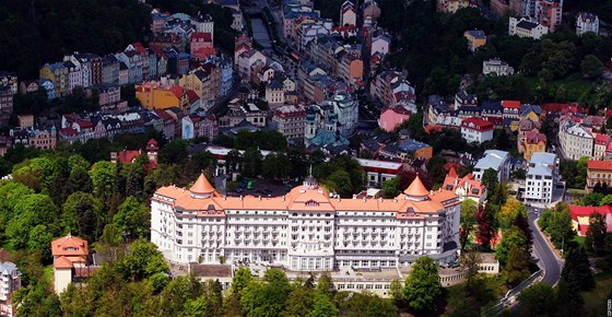 Letecký pohled na Karlovy Vary.