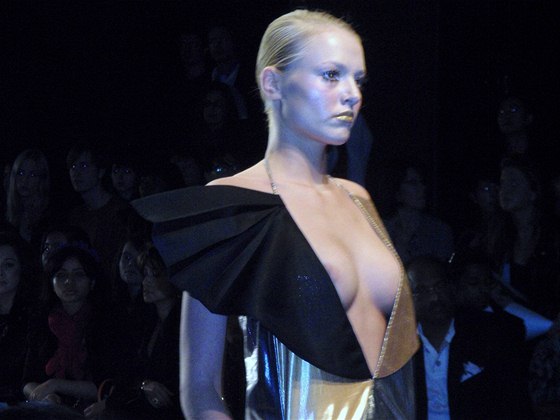 London Fashion Week - kolekce Bernarda Chandrana na jaro-léto 2011